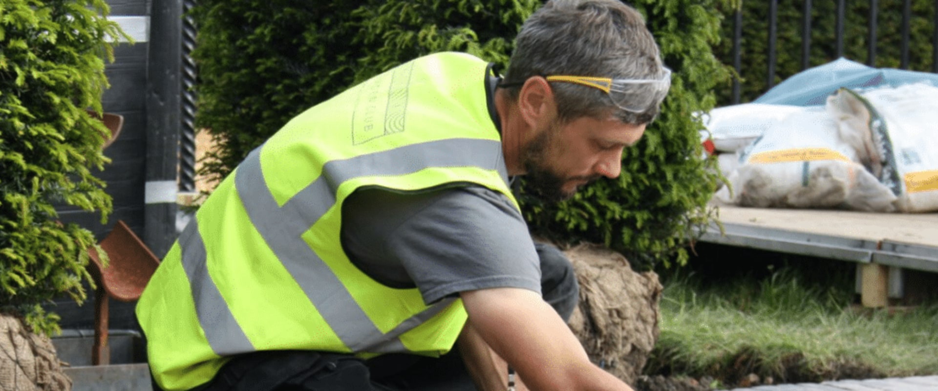 Expert Finish: The Benefits of Working with a Skilled Paving Contractor