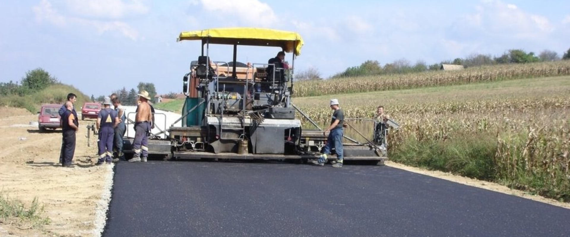 Paving Contractors: How to Choose the Right Professional for Your Driveway or Parking Lot
