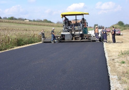 Paving Contractors: How to Choose the Right Professional for Your Driveway or Parking Lot
